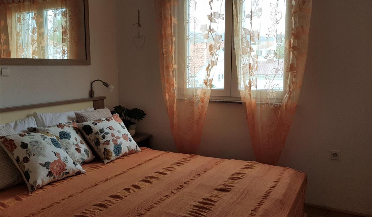 Apartmani Villa Lilliana Tribunj  Ngoại thất bức ảnh